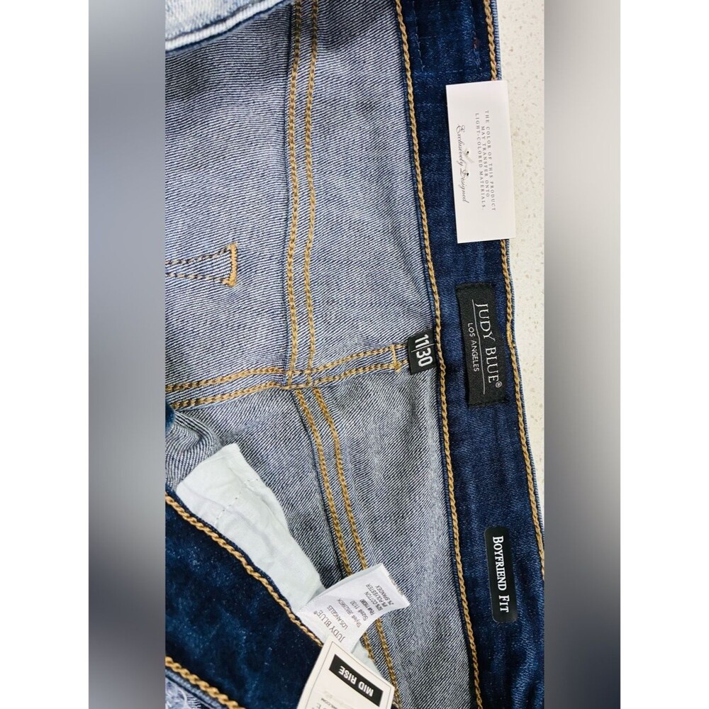Judy Blue Mid Rise Boyfriend Fit Distressed Jeans Women’s 30x34 NWT - Picture 14 of 14